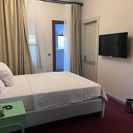 Rafinn Hotel *